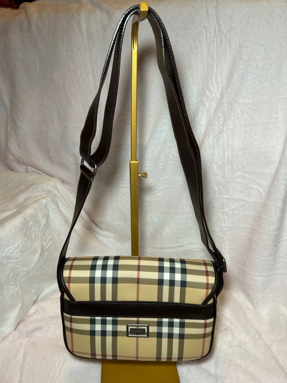 399. Burberry Beige Nova Check Crossbody w/coa - Picture 3 of 11